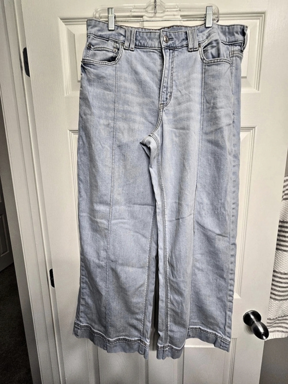 American Eagle AE Super High-Waisted Baggy Wide-Leg Jean Wide Leg Jeans in Blue
